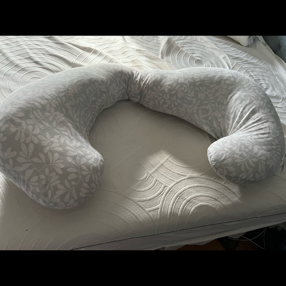 Boppy Maternity Pillow - Picture 2 of 3